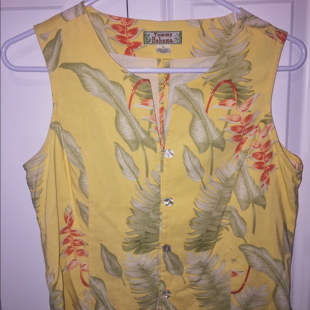 Tommy Bahama button-up!🌸
